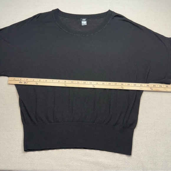 Black Women's Top by H&M - Size Medium - Picture 13 of 16